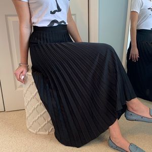 ZARA Black Pleated Midi Skirt with Zipper XS